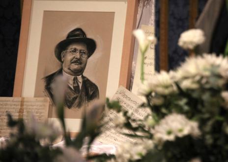 Imagen secundaria 1 - Varios momentos del acto.