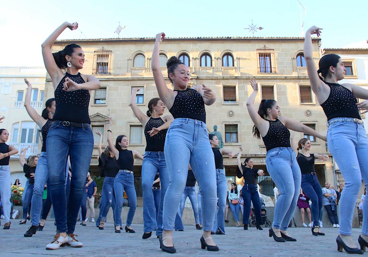 Baile en la calle con motivo del Día Internacional de la Danza