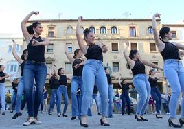 Coreografía en la céntrica plaza de Andalucía.