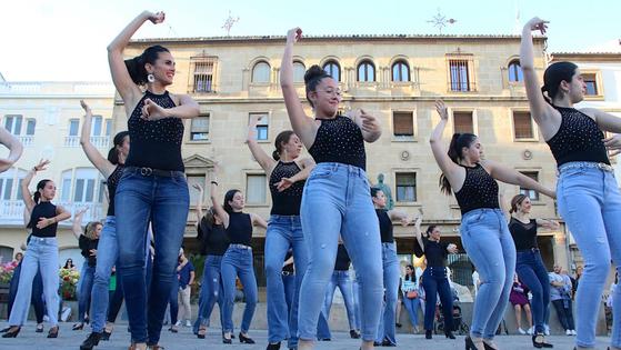 Baile en la calle con motivo del Día Internacional de la Danza