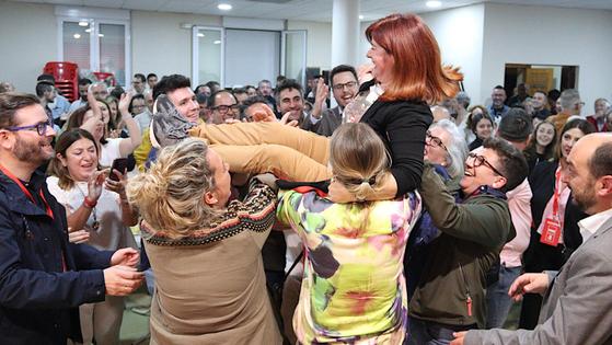Una alcaldesa llevada en volandas pero con mucho en lo que reflexionar