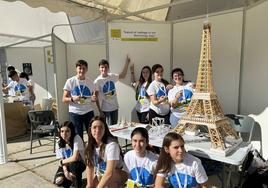 Alumnos en la exposición del proyecto