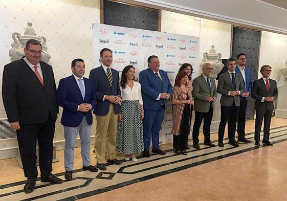 Algunas de las autoridades asistentes al acto.