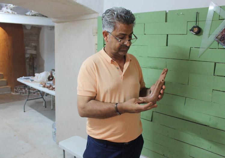 Imagen principal - El artista Tomás Fernández expone su muestra &#039;Bolis Bolis&#039; en la galería Anú