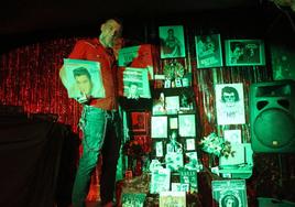 Altar a Elvis en la Tetería