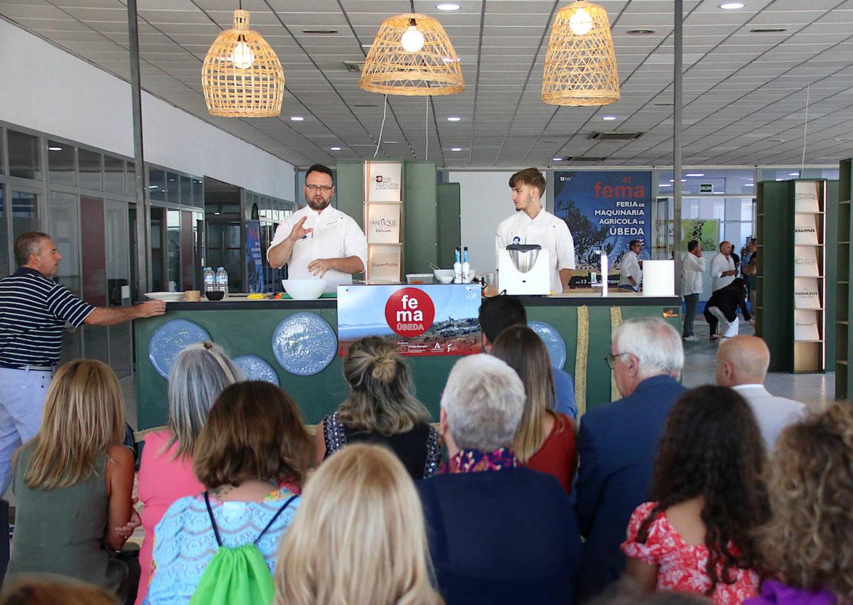 Imagen secundaria 1 - Realidad virtual, cocina en directo y exposición.