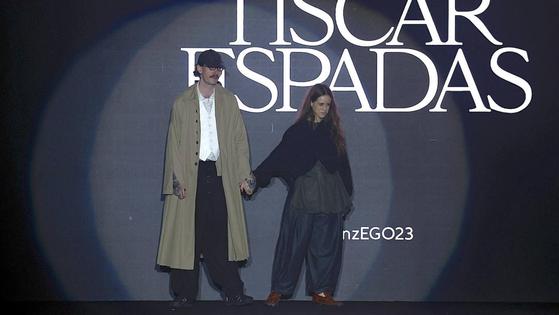 La diseñadora ubetense Tíscar Espadas presentó su 'Capítulo V' en Mercedes-Benz Fashion Week