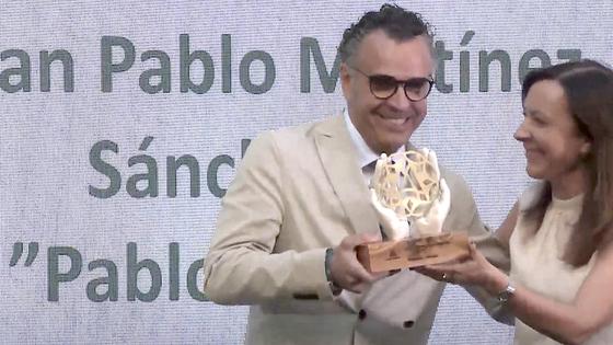 El alfarero Pablo 'Tito' recogió el Premio Andaluz a la Artesanía por su trayectoria