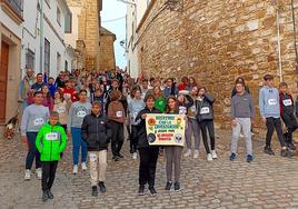 La caminata a su paso por la Puerta de Granada.