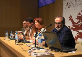 Presentación del material promocional.