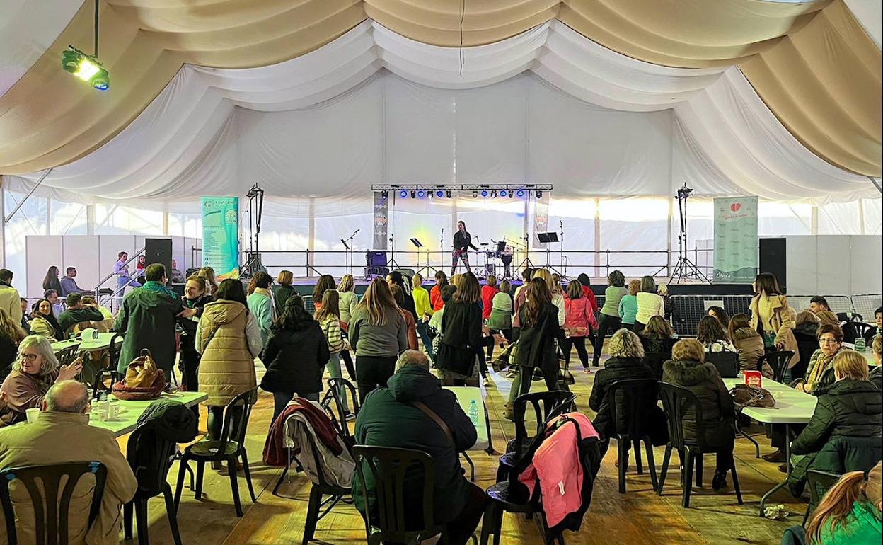 Buen ambiente en la gala benéfica y convivencia en favor de ALES