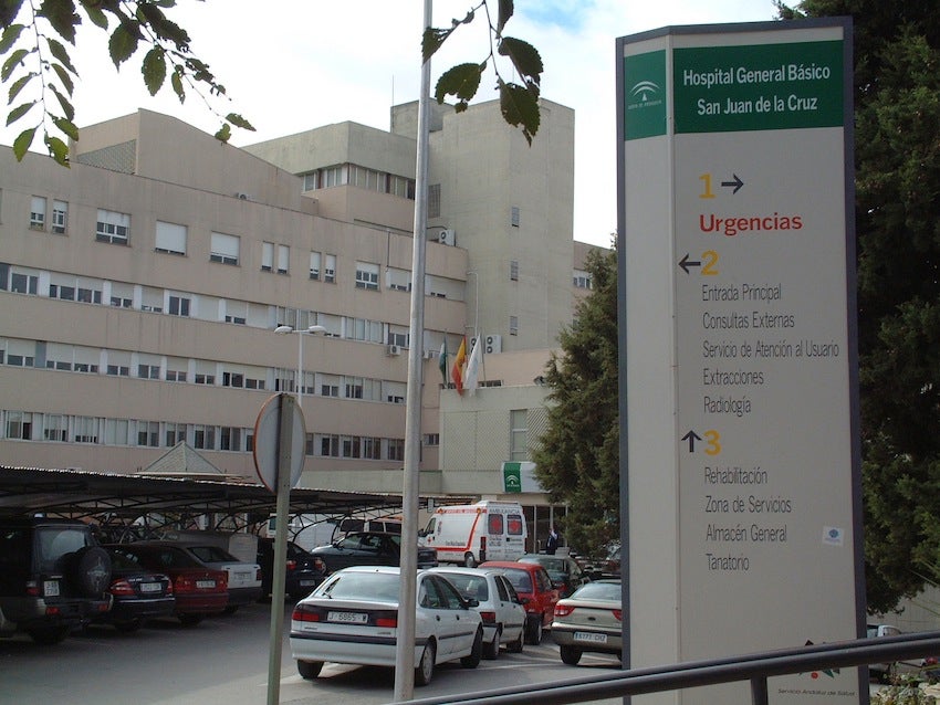 JUEVES 9 DE AGOSTO DE 2001: Continúa hospitalizada una persona por salmonelosis