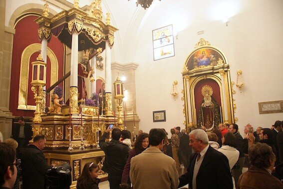 Multitudes durante la inauguración de la Capilla de Jesús en Santa María