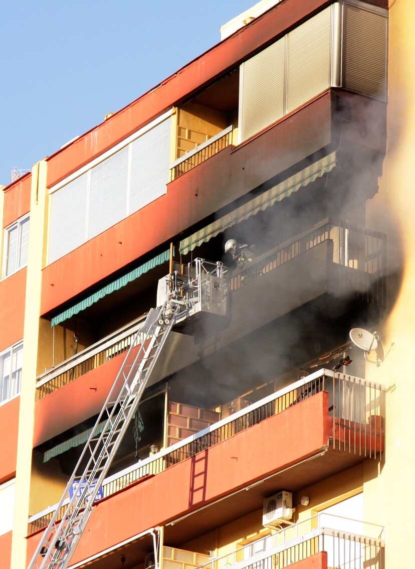 Vuelve la normalidad a la Torrenueva tras el incendio de esta tarde