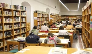 El cierre del Hospital de Santiago masifica la biblioteca de la UNED
