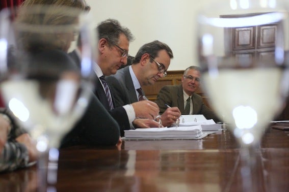 El Consistorio busca un acuerdo con Acciona para que la subida del IPC del agua no la paguen los usuarios