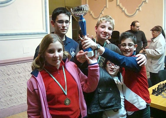 El Club Santa Juana de Arco ganó la copa escolar de ajedrez