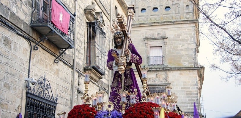 Los hermanos de Jesús Nazareno apoyaron mayoritariamente cambiar las ruedas por costaleros