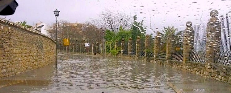Numerosas incidencias en Úbeda y su entorno debido al temporal de lluvia y viento