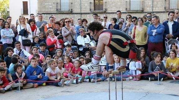Actuación de Wilbur en la plaza Vázquez de Molina.