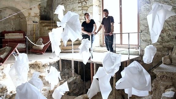 Mamen y Daniel López Villacañas ante una de sus instalaciones en San Lorenzo.