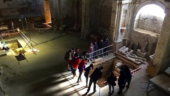 Visita a las excavaciones arqueológicas de San Lorenzo.