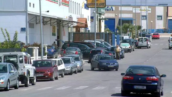 Calle del polígono industrial Los Cerros.