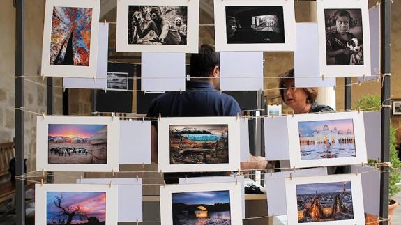Mercado fotográfico durante la Bienal Foto Úbeda.