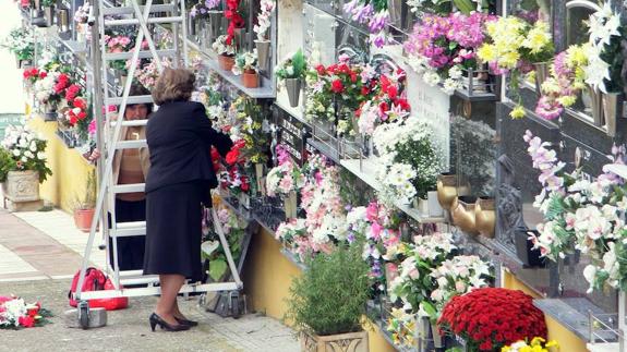 Preparativos en el cementerio de Úbeda.