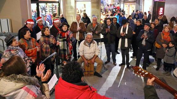 Los Romeros de Santiago en la calle Obispo Cobos.