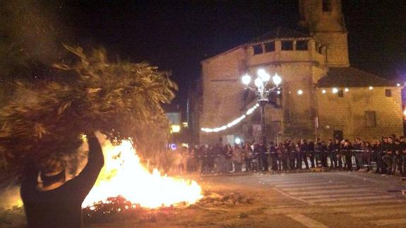 Hoguera de la plaza Primero de Mayo, el pasado año.