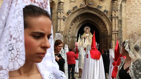 La Virgen del Resucitado sustituirá las ruedas por costaleros