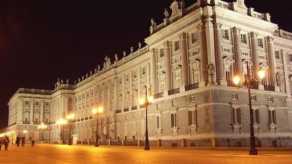 Vista nocturna del Palacio Real.