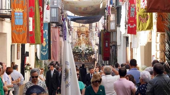 Procesión del Corpus por la calle Montiel.