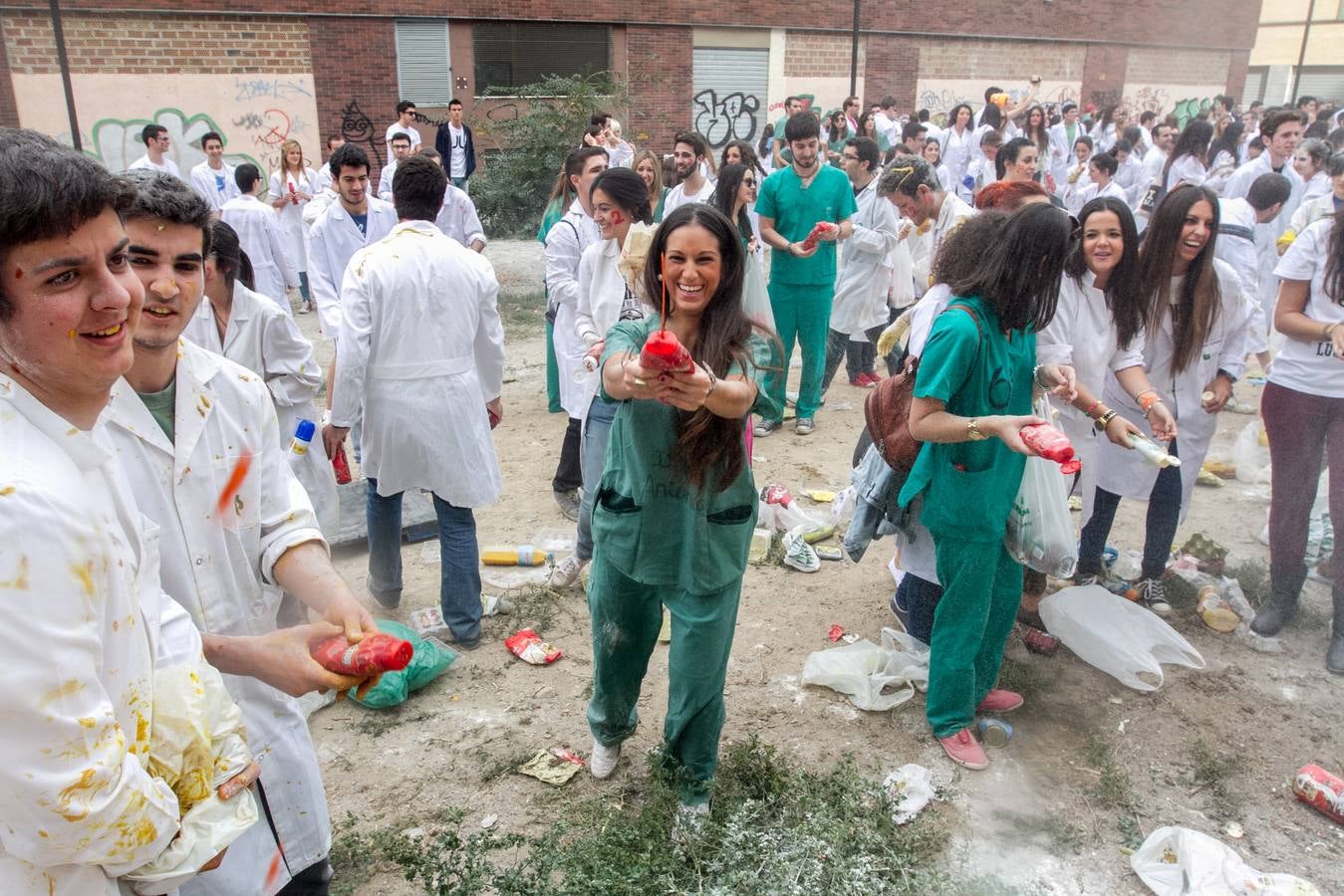 Medicina celebra San Lucas con novatadas