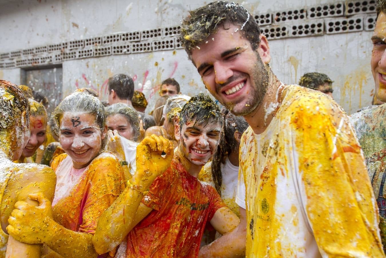 Medicina celebra San Lucas con novatadas