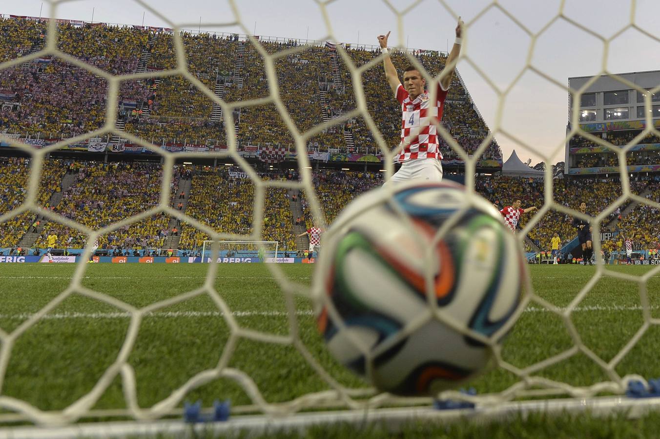 Brasil comienza su Mundial ganando