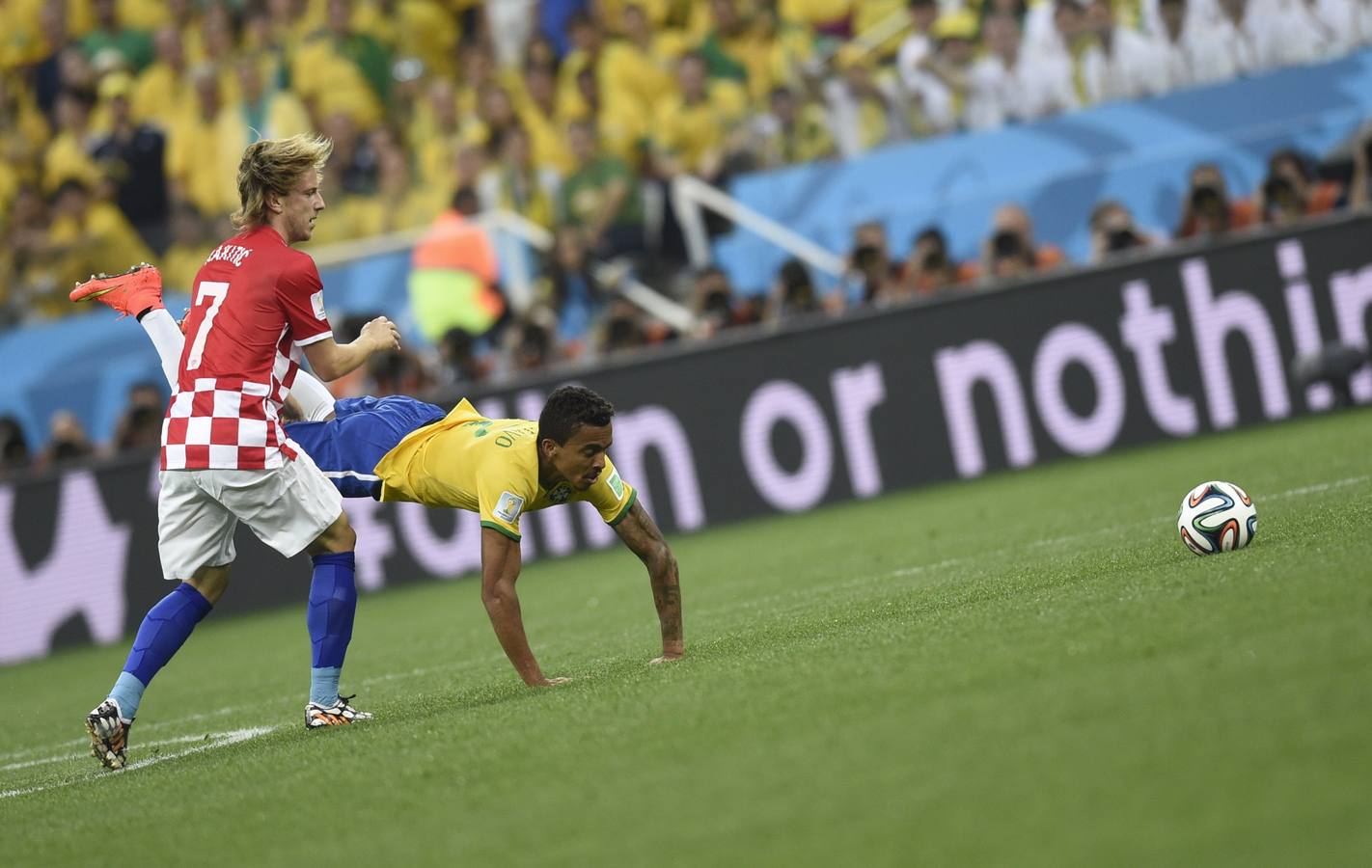Brasil comienza su Mundial ganando