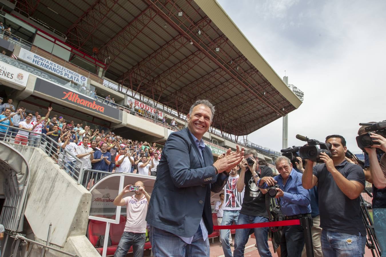 Caparrós quiere un equipo &quot;ambicioso y comprometido&quot;