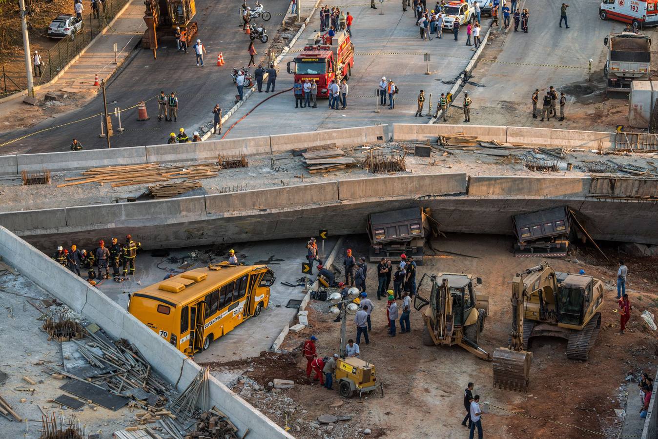 Derrumbe de un viaducto en Belo Horizonte