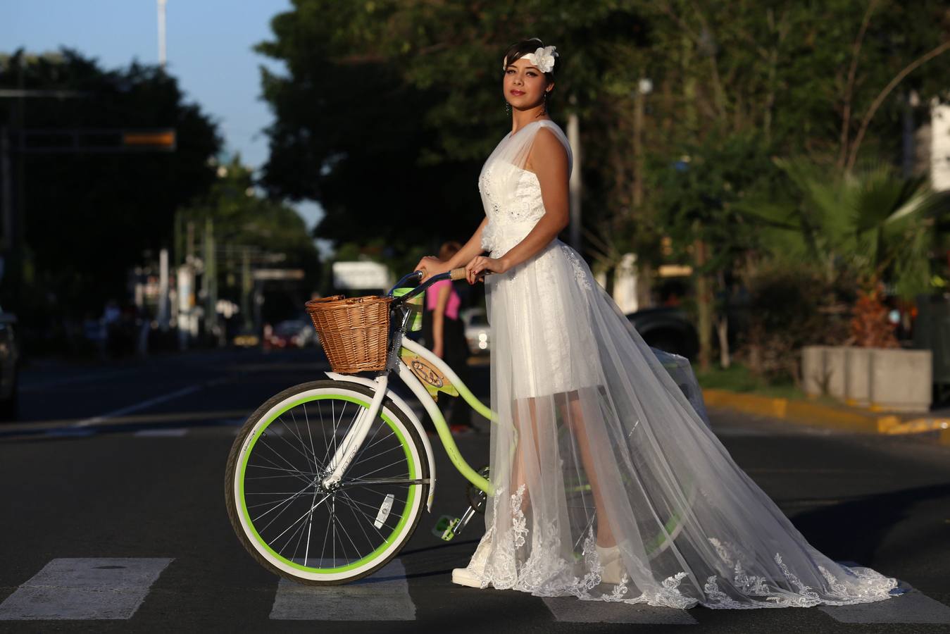 LA MODA SOBRE RUEDAS DESLUMBRA EN LA CIUDAD MEXICANA DE GUADALAJARA.