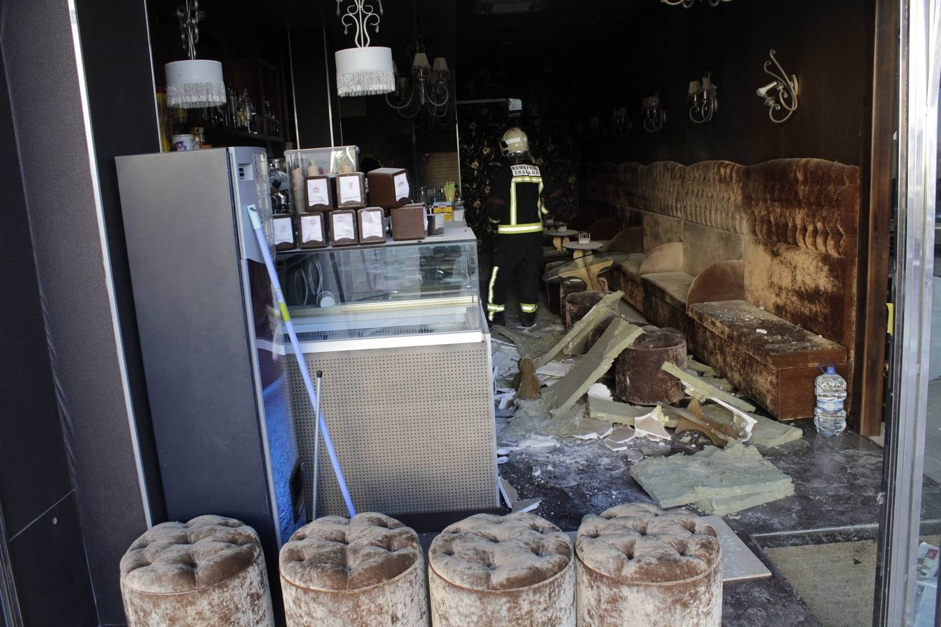 Una explosión de gas destroza una cafetería en el centro de Maracena