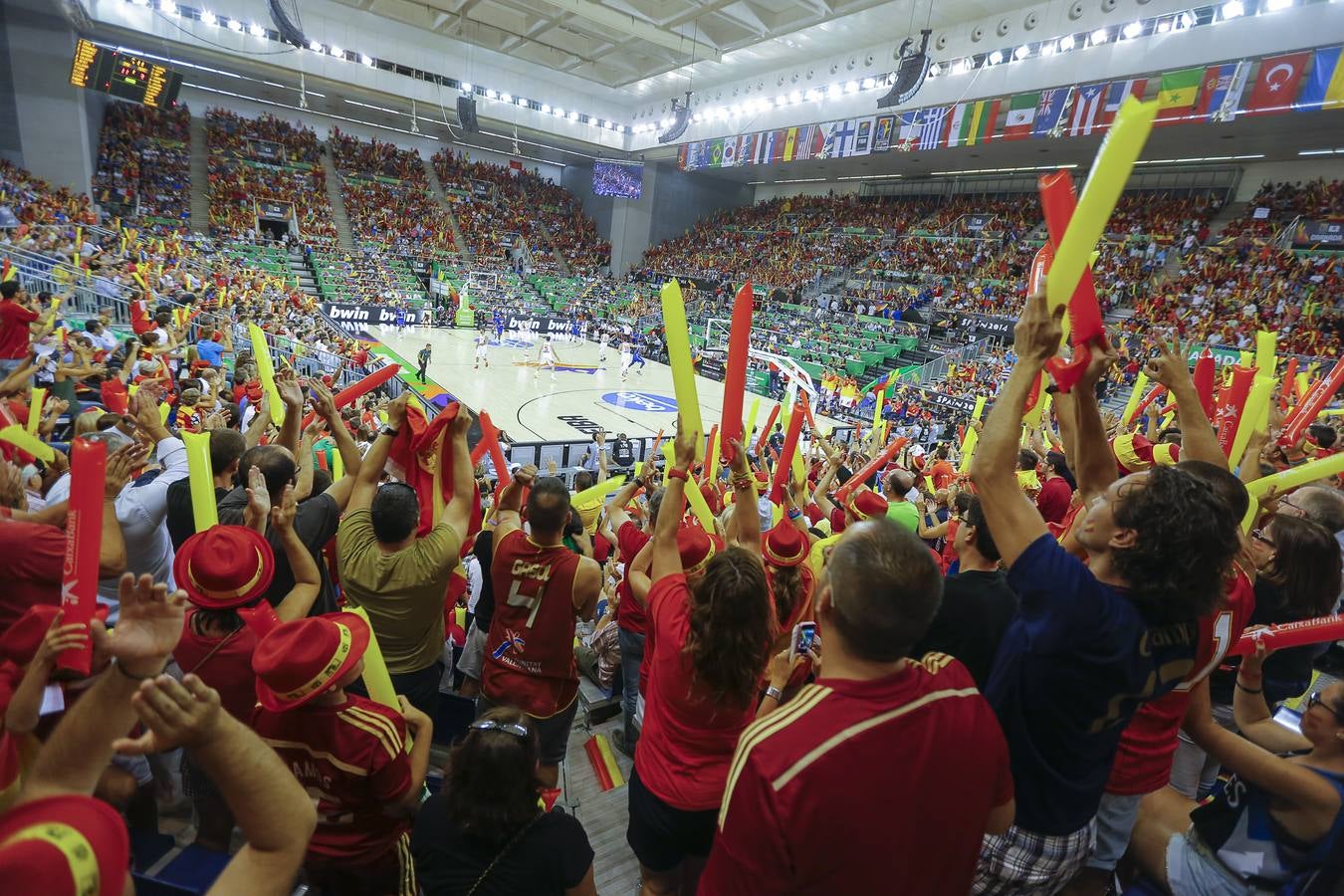 La grada, con la Selección de Baloncesto