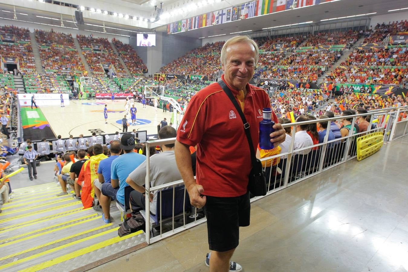 La grada, con la Selección de Baloncesto