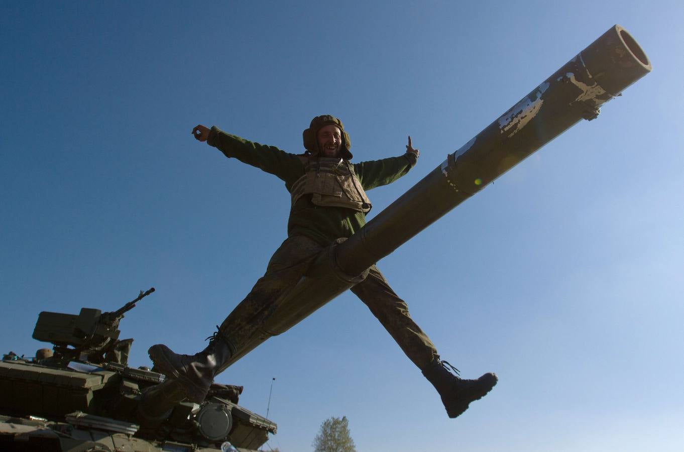 Un ucraniano sobre un tanque en un campo base cerca de la ciudad de Debaltseve en la región de Donetsk.