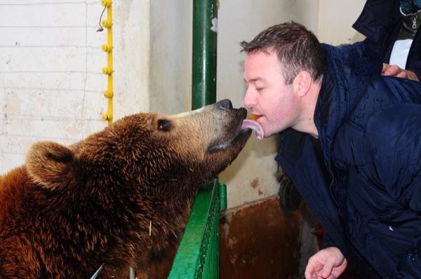 Quieren cerrar el zoo argentino donde puedes tocar a los animales