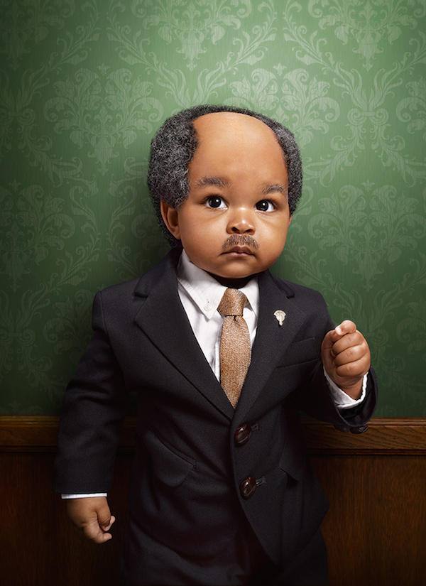 Las impactantes imágenes de bebés vestidos de personas mayores