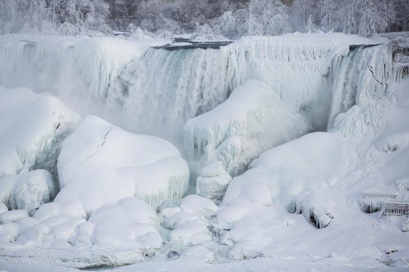 Las impresionantes imágenes de las cataratas del Niágara congeladas de nuevo