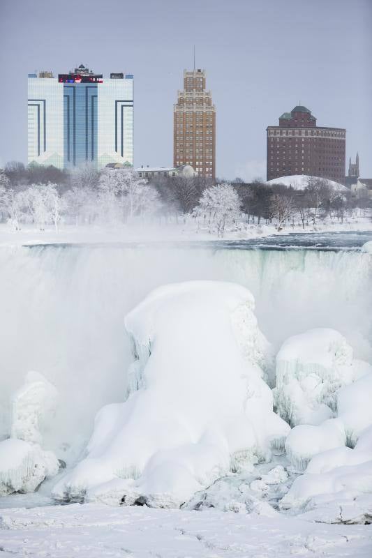 Las impresionantes imágenes de las cataratas del Niágara congeladas de nuevo