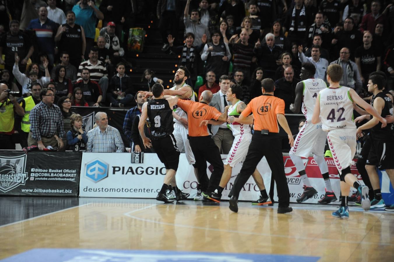 Increíble tangana en el Bilbao basket-Laboral Kutxa